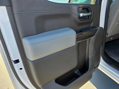 Used 2021 Chevrolet Silverado 1500 RST image 15