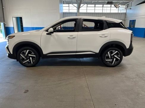 Used 2025 Nissan Kicks SV FWD image 6