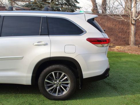 Used 2017 Toyota Highlander XLE image 25