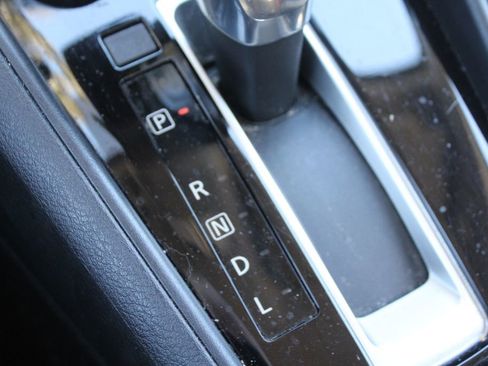 Used 2020 Nissan Versa SV image 32