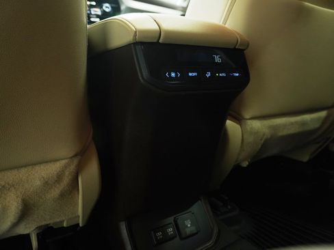 Used 2020 Toyota Highlander Limited AWD/4WD image 15