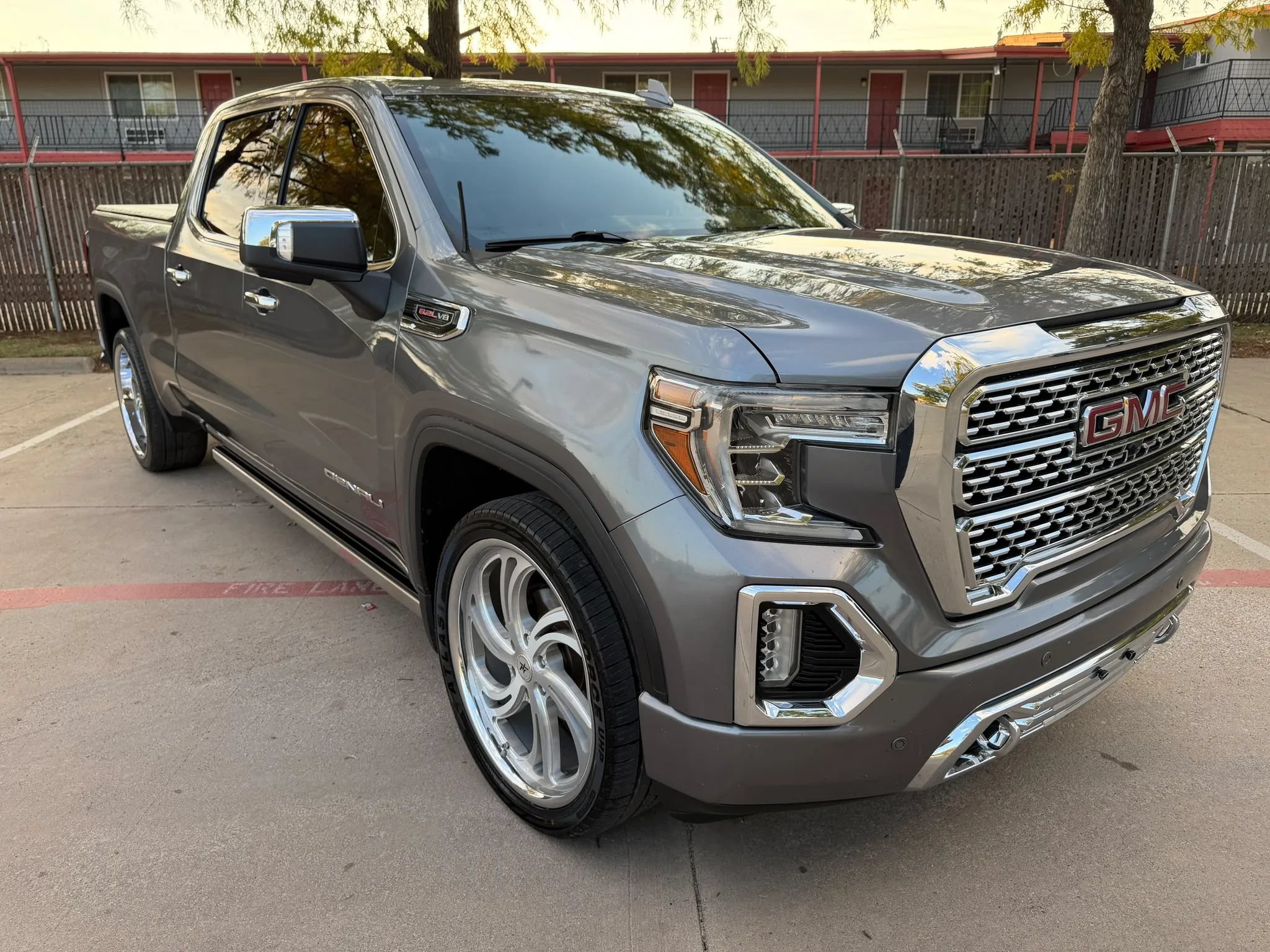 Used 2019 GMC Sierra 1500 Denali w/ Denali Ultimate Package AWD/4WD image 3