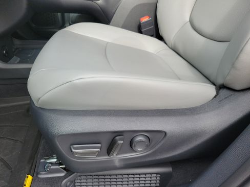 New 2026 Toyota Sienna XLE image 14