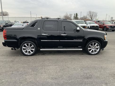 Used 2013 Chevrolet Avalanche LTZ image 14