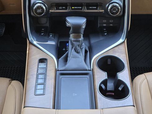 Used 2025 Lexus LX 600 4WD w/ Appearance Package image 15
