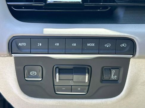 Used 2023 Cadillac Escalade Sport Platinum w/ Heavy-Duty Trailer Package AWD/4WD image 34