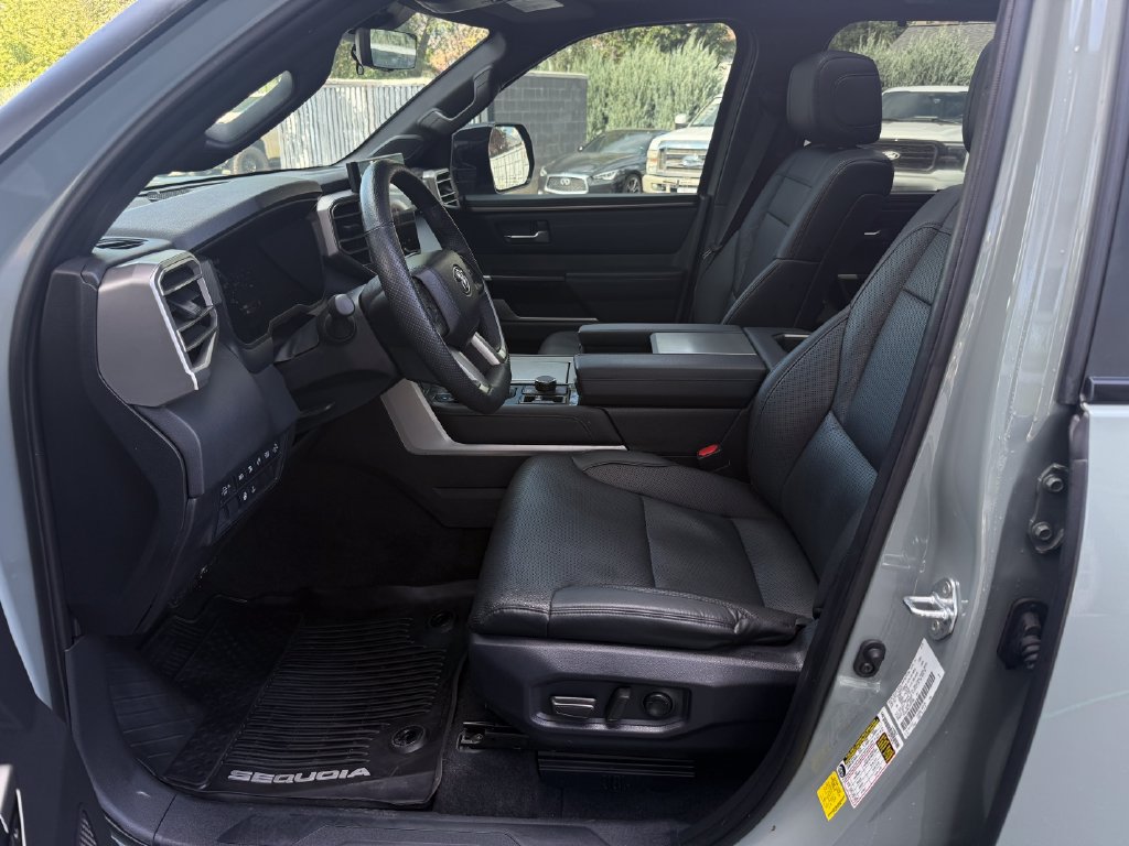 Used 2025 Toyota Sequoia Limited w/ Tow Technology Package AWD/4WD image 18