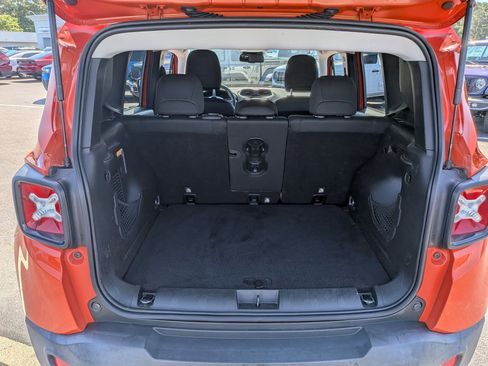Used 2018 Jeep Renegade Altitude w/ Popular Equipment Group FWD image 27