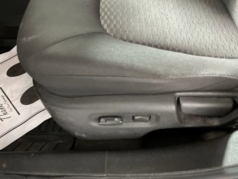 Used 2010 Chevrolet HHR LT image 14