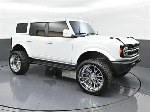 Used 2025 Ford Bronco Outer Banks AWD/4WD image 2