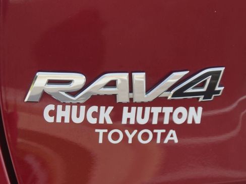 Used 2019 Toyota RAV4 LE FWD image 16