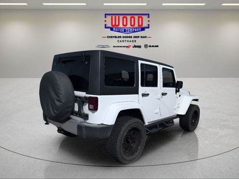 Used 2017 Jeep Wrangler Unlimited Sahara w/ Connectivity Group AWD/4WD image 3
