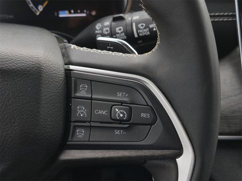 Used 2023 Jeep Grand Cherokee Limited w/ Black Appearance Package image 20