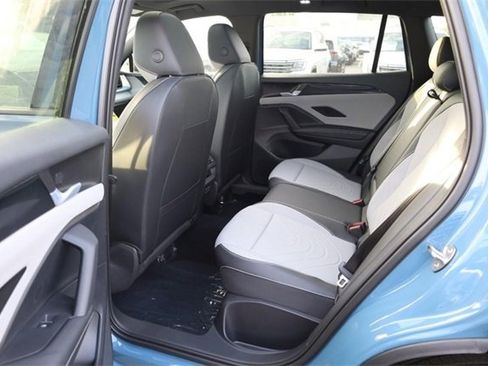 New 2025 Volkswagen Tiguan SE R-Line image 21