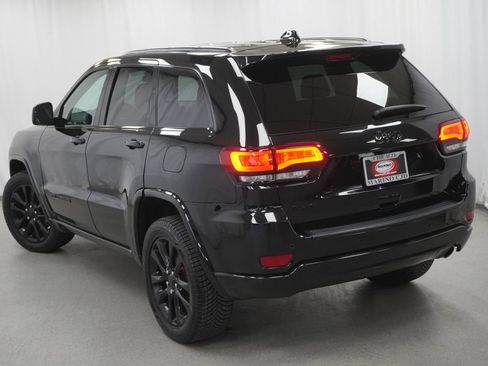 Certified 2021 Jeep Grand Cherokee Laredo X AWD/4WD image 12