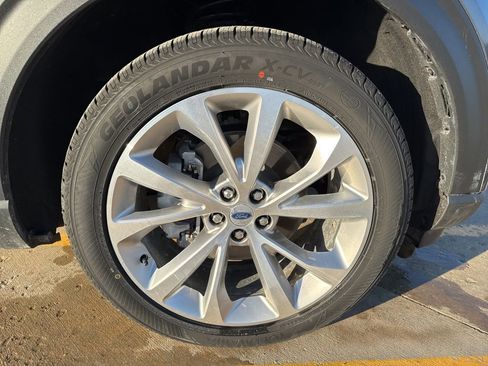 Used 2023 Ford Explorer Platinum w/ Technology Package image 10