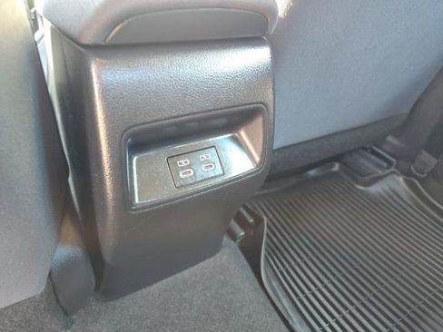 Used 2025 Toyota Corolla LE image 28