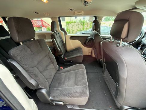 Used 2019 Dodge Grand Caravan SE w/ UConnect Hands-Free Group FWD image 21