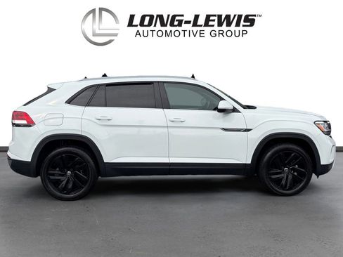 Certified 2022 Volkswagen Atlas Cross Sport SE w/ Black Wheel Package FWD image 8