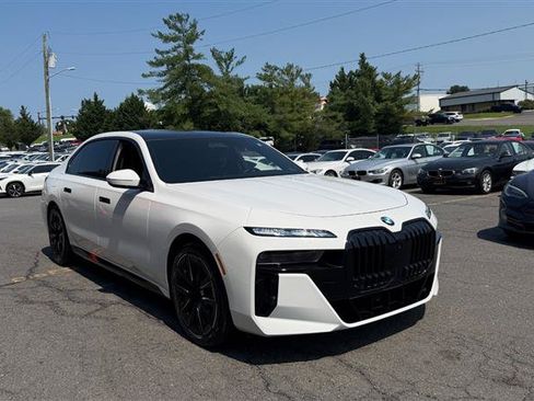 Used 2023 BMW 760i xDrive w/ Executive Package AWD/4WD image 3