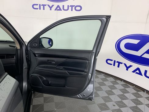 Used 2020 Mitsubishi Outlander SE FWD image 35