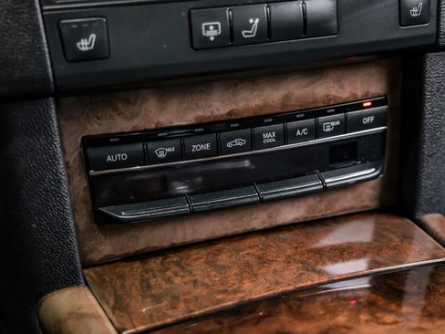 Used 2013 Mercedes-Benz E 350 4MATIC Sedan w/ Premium 1 Pkg image 31