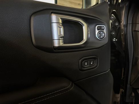 Used 2023 Jeep Wrangler Unlimited Sahara w/ Cold Weather Group AWD/4WD image 14