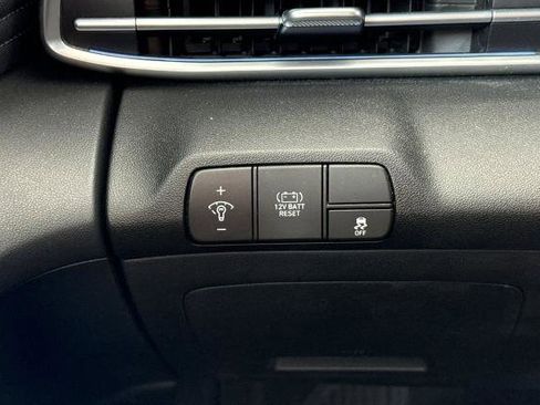 Used 2025 Hyundai Elantra Limited FWD image 37