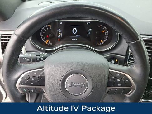 Used 2019 Jeep Grand Cherokee Altitude AWD/4WD image 4