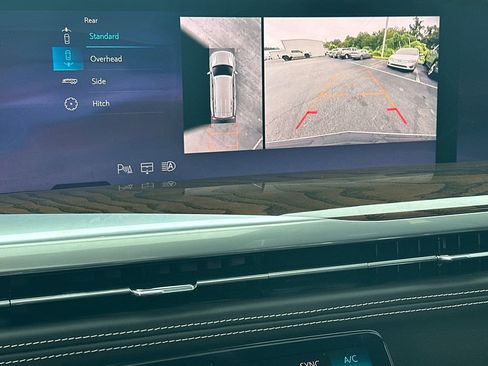 Certified 2025 Cadillac Escalade Sport Platinum AWD/4WD image 31