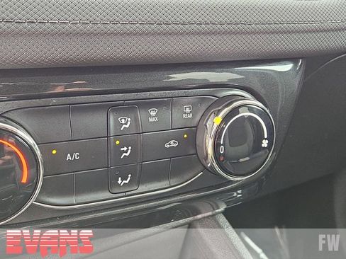Used 2024 Chevrolet TrailBlazer LT w/ Driver Confidence Package FWD image 9