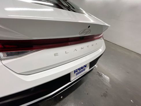 Used 2025 Hyundai Elantra SEL image 31