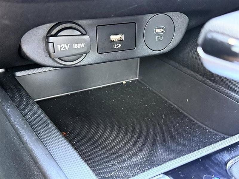 Used 2026 Hyundai Elantra SE FWD image 31