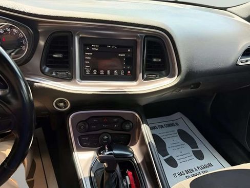 Used 2021 Dodge Challenger SXT w/ Driver Convenience Group RWD image 7