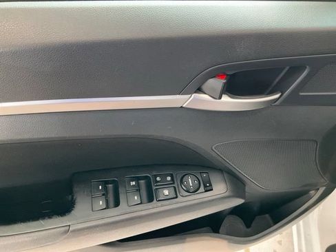 Used 2020 Hyundai Elantra SEL w/ Cargo Package (C1) FWD image 4