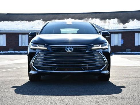 Used 2019 Toyota Avalon Limited image 2