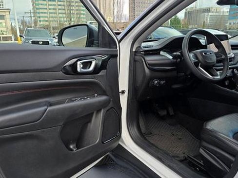 Used 2022 Jeep Compass Trailhawk image 19