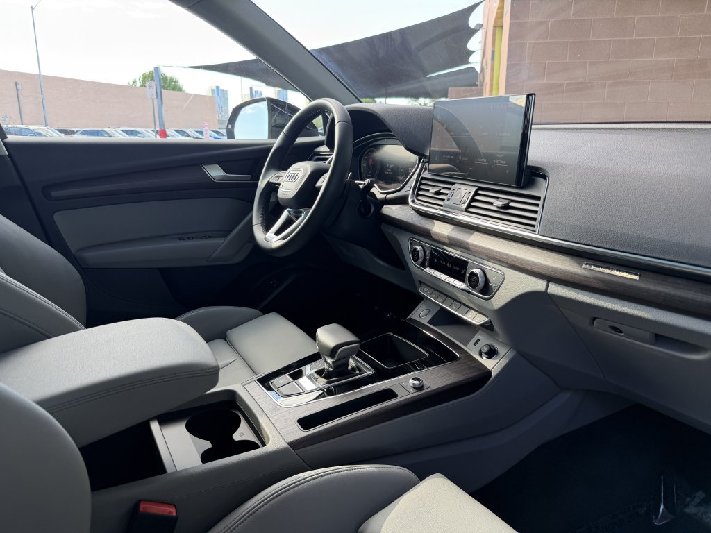 Used 2025 Audi Q5 e Premium AWD/4WD image 39