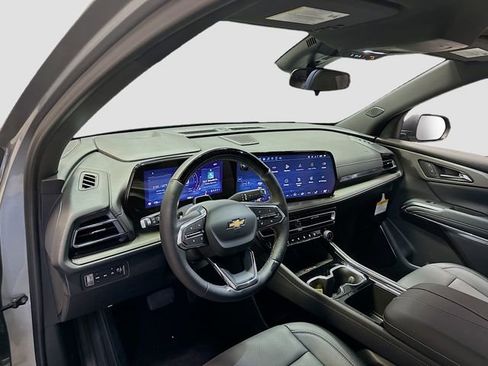 New 2025 Chevrolet Traverse LT w/ Enhanced Driving Package image 11