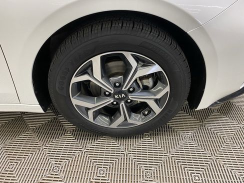 Used 2021 Kia Forte LXS image 2