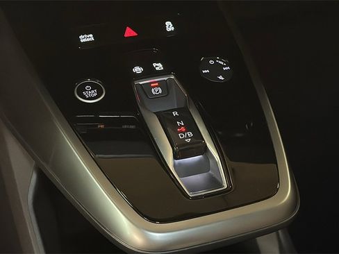 Used 2024 Audi Q4 e-tron Prestige image 22