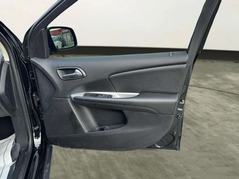 Used 2020 Dodge Journey SE w/ Blacktop Package image 23