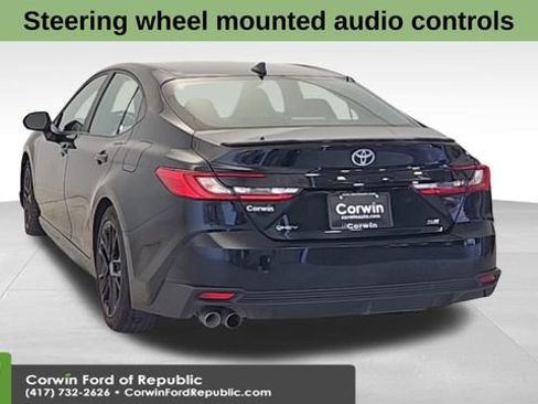 Used 2025 Toyota Camry SE image 7