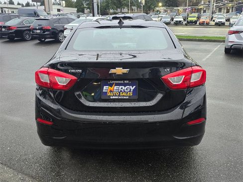 Used 2017 Chevrolet Cruze LT image 7