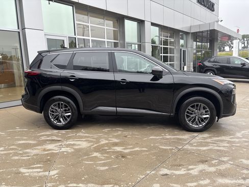 Used 2026 Nissan Rogue SV AWD/4WD image 9