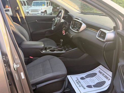 Used 2018 Kia Sorento FWD image 20