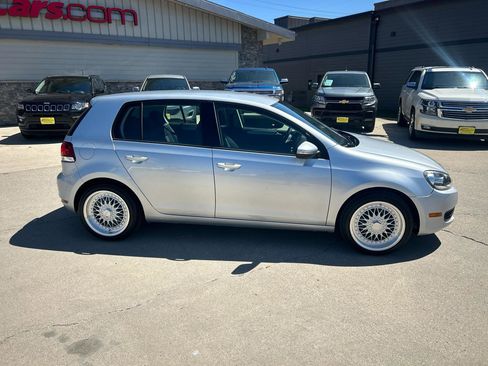 Used 2014 Volkswagen Golf 4-Door FWD image 2