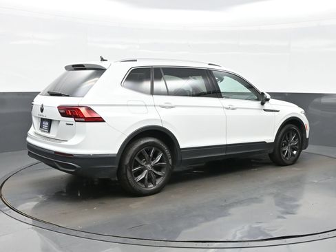Used 2022 Volkswagen Tiguan SE w/ Panoramic Sunroof Package AWD/4WD image 6