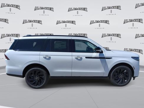 New 2026 Lincoln Navigator Reserve w/ Jet Appearance Package AWD/4WD image 6
