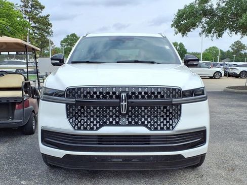 New 2026 Lincoln Navigator L Reserve AWD/4WD image 3